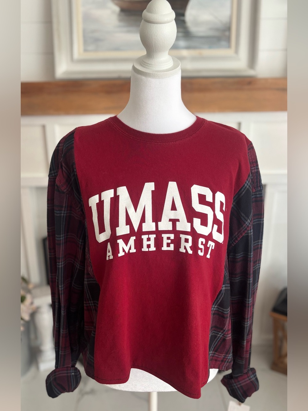 UMASS Amherst  College flannel mash up
Size Med: 23” chest 21” length
